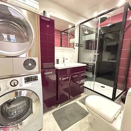 Apartment Superbe T2 Rez-de-jardin Proche Avec Terrasse Et Parkings - - Fr-1-388-220